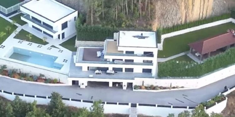 Sveçla e Haxhiu shkojnë te vila e Radoiçiqit, njoftojnë se janë vendosur kamera sigurie