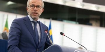 Eurodeputeti holandez: Provokime fëmijërore dhe të rrezikshme nga autoritetet serbe
