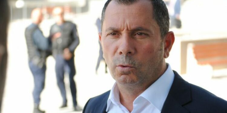 Avokati i familjes së Lulzim Fejzullahut: Të miturit që akuzohen për vrasjen e tij mund të dënohen maksimalisht 10 vite burgim