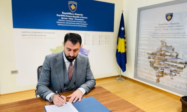 Krasniqi merr vendim që komunitetet rom, ashkali dhe egjiptian të Kosovës të regjistrohen falas