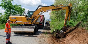 Nisin punimet për asfaltimin e rrugës që lidh Junikun me Pejën dhe Gjakovën