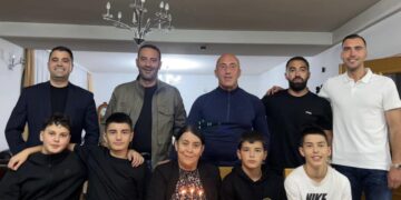 Familja Haradinaj bëhen bashkë, kreu i AAK’së në një postim tregon se mbledhia lidhet me dy data