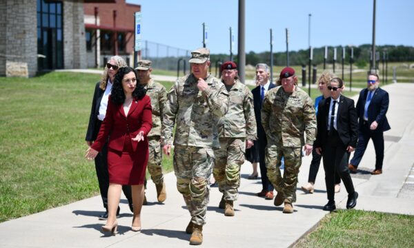 “Ishim të gatshëm ta japim jetën për ta mbrojtur Republikën e Kosovës”, Osmani viziton ushtarët amerikanë që shërbyen në kohën e sulmit në Banjskë