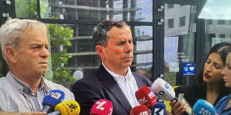 Axha i Lulzim Fejzullahut i pakënaqur me dënimin e dy të miturve