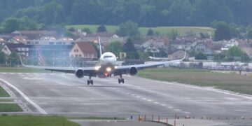 Aeroplani amerikan nuk arrin me të parën të ulej në aeroportin e Cyrihut (Pamje)