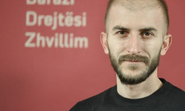 Manxhuka: Rënia në lirinë e mediave s’ka të bëjë me presion e me kufizime nga Qeveria