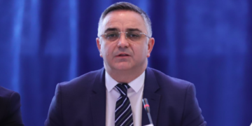 Tahiri kritikon Qeverinë Kurti: Kosova sot ballafaqohet me probleme serioze, pagat janë të njëjta, çmimet janë rritë
