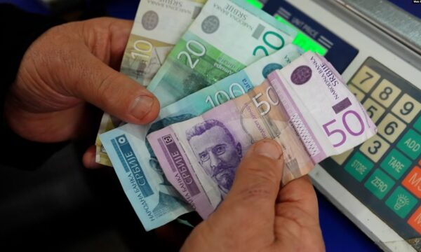 Uglanin: Dinari po humbet ngadalë nga tregu në veri