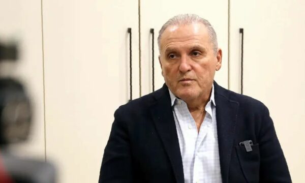 Surroi propozon “zgjidhje të mesme” për draft-statutin e Asociacionit: Presidentja ka të drejtë dhe obligim ta çojë në Gjykatë