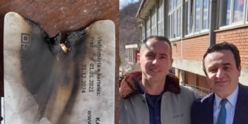 Aktivisti i VV-së nga Mitrovica djeg kartelën e anëtarësimit për 1 Maj: Jam i zhgënjyer