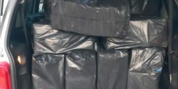 Rreth 400 kilogram duhan brenda, vetura me targa të Serbisë kapet nga Policia e Kosovës