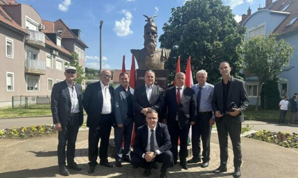 Busti i Skënderbeut vendoset në Eger të Hungarisë