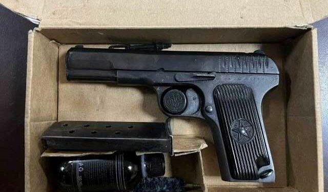Kanosi dy persona, arrestohet 20-vjeçari i gjenden armë dhe municion