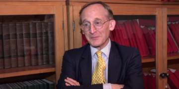 Historiani Noel Malcolm: Kushtëzimi i anëtarësimit të Kosovës në KiE me Asociacionin është një qasje e padrejtë