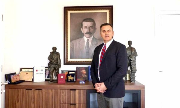 Stërnipi i Hasan Prishtinës i pakënaqur që po flitet për ndërrim të emrit të Universitetit të Prishtinës