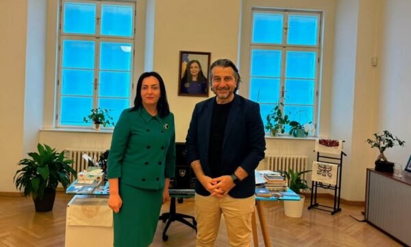 Rama takon ambasadoren e Kosovës në Çeki, thotë se kryeqyteti duhet të mësoj nga ai çek