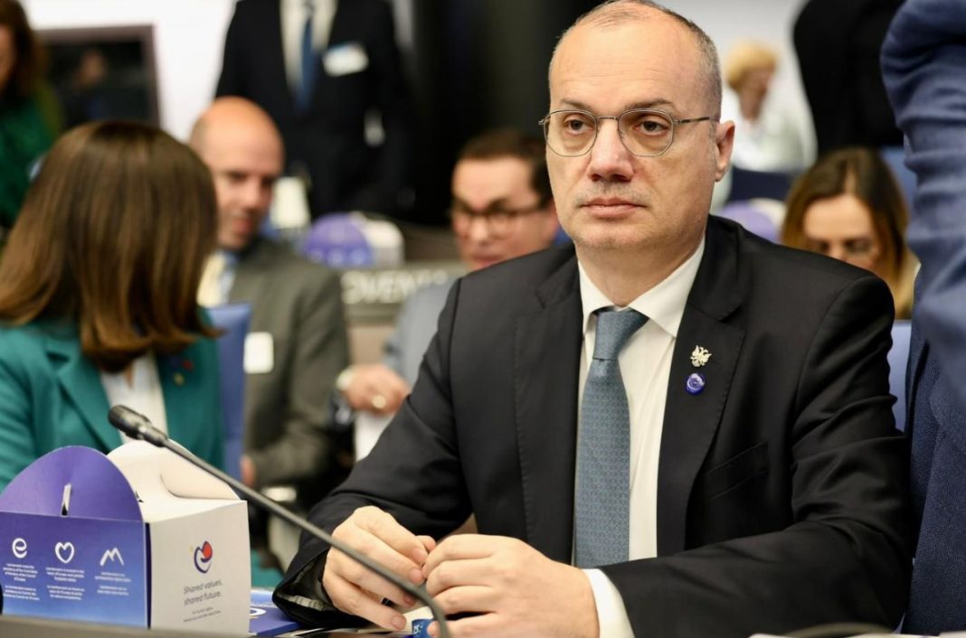 Hasani thotë se Kosova humbi mundësi historike, i bën thirrje të përmbushë zotimet