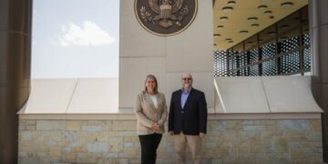 Zyrtarja e lartë amerikane arrin në Kosovë, do të zhvillojë takime të rëndësishme