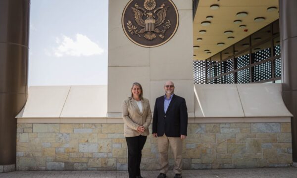Zyrtarja e lartë amerikane arrin në Kosovë, do të zhvillojë takime të rëndësishme