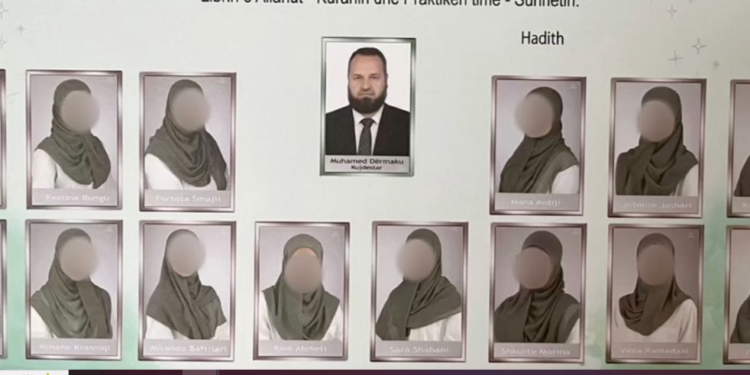 Profesori i Medresesë mbulon komplet fytyrat e nxënëseve të gjeneratës që e përcolli