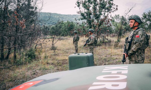 Televizioni i Turqisë publikon pamje të ushtarëve turq të KFOR-it teksa e ruajnë kufirin ndërmjet Kosovës dhe Serbisë
