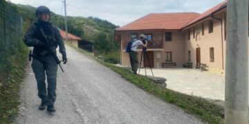 Raporti zyrtar: KFOR-i e negocioi largimin e terroristëve nga Banjska