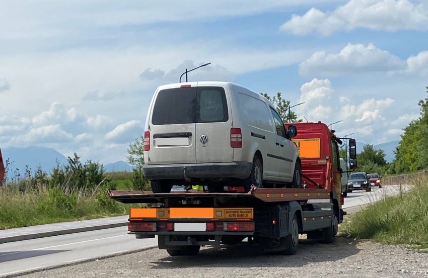 Voziti me afat të skaduar të regjistrimit, gjobitet shoferi në Klinë