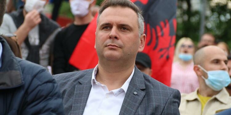 “Ndërkombëtarët s’janë kërkah”- Mefi s’ka të ndalur! Brenda 24 orëve ‘thumbon’ vendorët e ndërkombëtarët