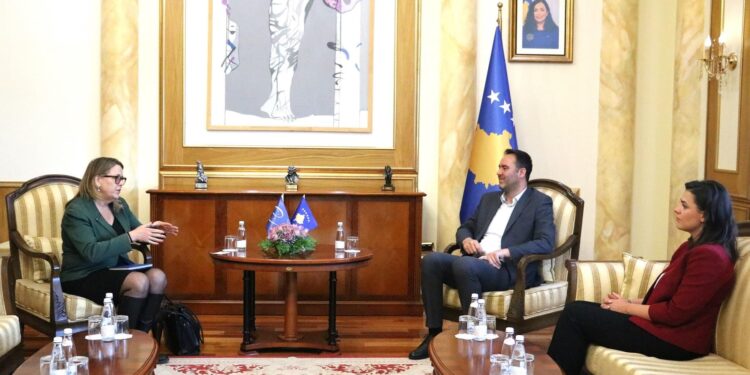 Konjufca në takim me shefen e KiE: Kosova mbetet e përkushtuar ndaj vlerave dhe parimeve të KiE
