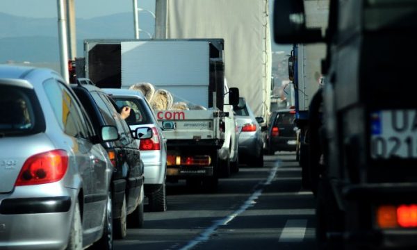 Njoftim me rëndësi për ata që planifikojnë të udhëtojnë përmes pikë kalimeve kufitare me Serbinë