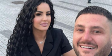 Pas ndarjes së bujshme nga Xhensila Myrtezaj, Bes Kallaku në një lidhje të re? Kush është vajza që shoqëron këngëtarin në koncerte