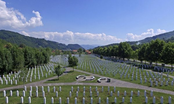 Në pritje të votimit: Gjërat që duhet ditur për rezolutën për gjenocidin në Srebrenicë