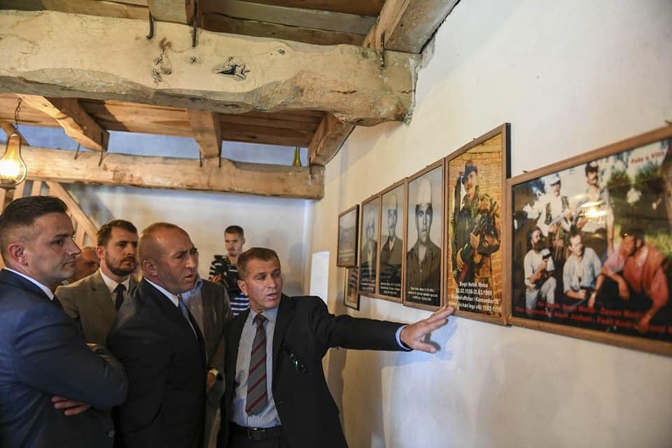 Haradinaj kujton Tahir e Nebih Mehën: Rezistencën dhe trimërinë e tyre e pasoi UÇK-ja