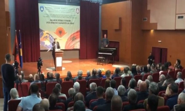 Janë përkujtuar 10 dëshmorët nga Gjakova të rënë në luftën e Koshares