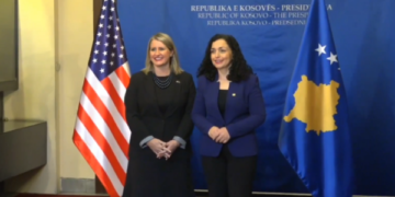 Nënsekretarja Allen mbërrin në Presidencë, nis takimin me Osmanin