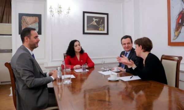 Osmani s’i kursen Kurtin e Gërvallën që s’e konsultuan për KiE: Të gjitha kanë rënë në ujë me atë ofertë