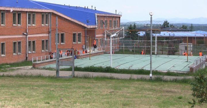 Parandalohet futja e kontrabandës në Qendrën Korrektuese në Dubravë