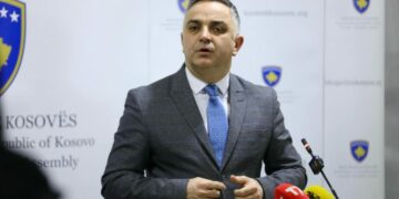 Tahiri: Një pjesë e pushtetit është verbuar skajshmërisht, e tjetra vazhdon me eksperiment pas eksperimenti