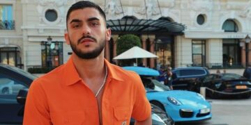 Butrint Imeri i paguan gjobën fansit që u dënua nga policia duke dëgjuar këngët e tij me volum të lartë