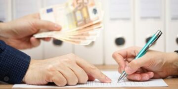 Kosovarët vazhdojnë të “zhyten” në kredi për shkak çmimet e larta, ato u rritën për 17%