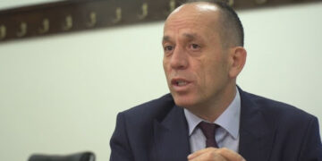 Deputeti i PDK-së: Krasniqi bëri mirë që shkoi në takim, e qartësoi se vendi duhet të shkojë në zgjedhje