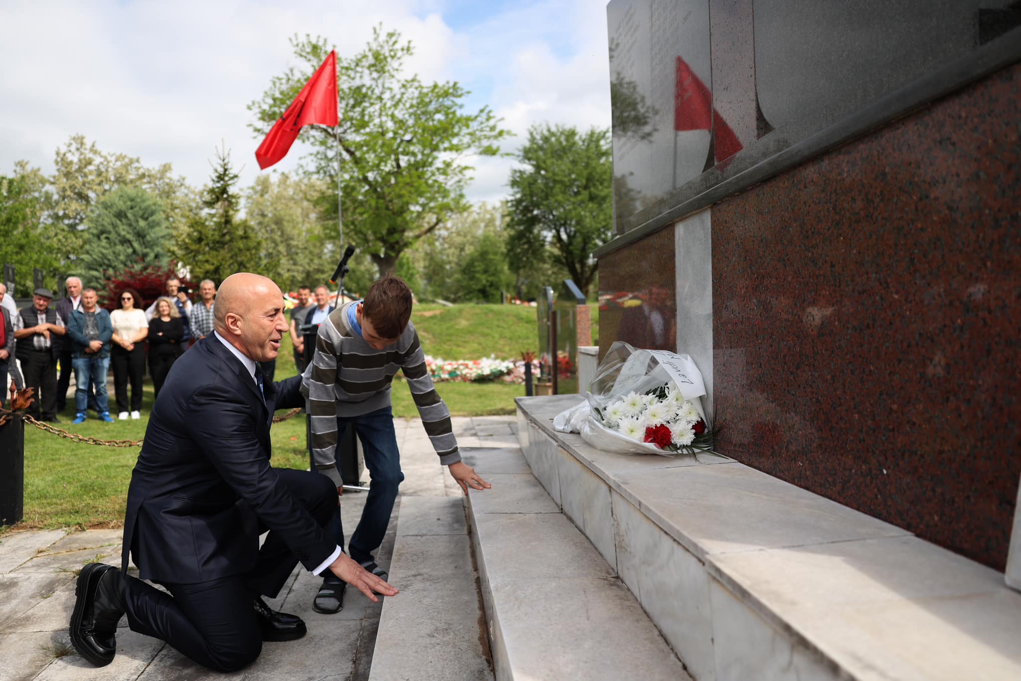 Haradinaj kujton të rënët e Nabërgjanit: Asgjë me shumë se liria e popullit të Kosovës nuk e shpërblen gjakun e të rënëve për liri