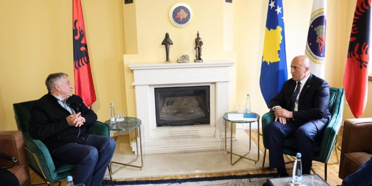 Haradinaj takon përfaqësuesit e SBAShK: Kjo qeveri që prej fillimit të saj goditi mësimdhënësit