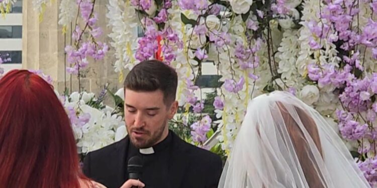 Ndodh për herë të parë në Shqipëri, dy gra kurorëzojnë dashurinë me martesë