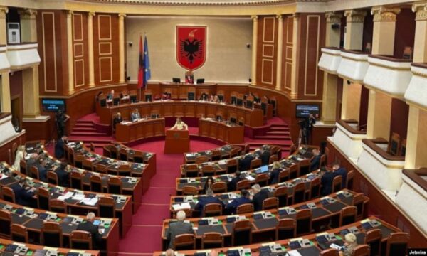 Kuvendi i Shqipërisë e miraton marrëveshjen me Italinë për njohjen e pensioneve