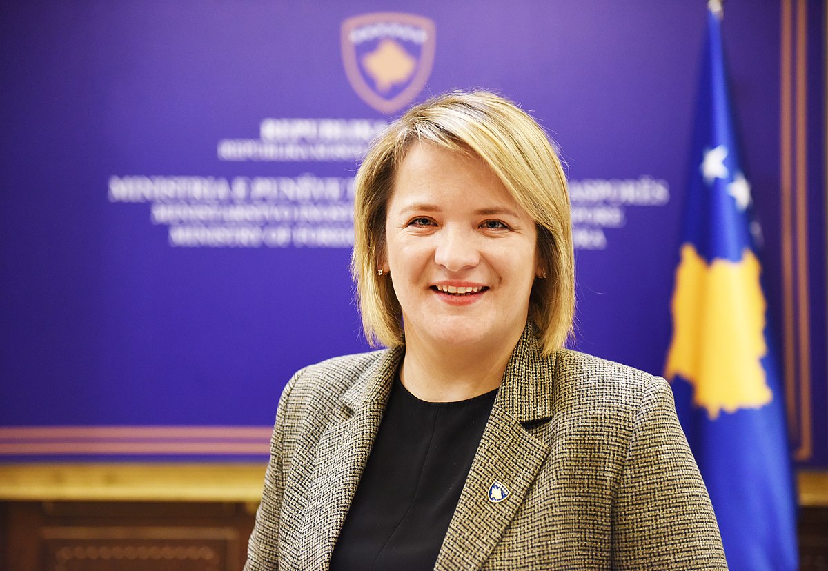 Zëvendësministrja Liza Gashi denoncohet publikisht për vjedhje të idesë së “Made in Kosova”