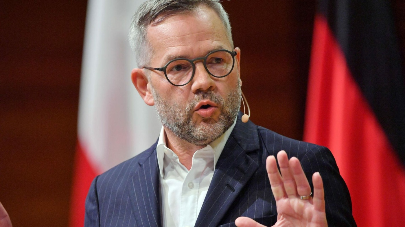 Roth për Vuçiqin: Ky njeri ditë e më shumë largohet nga BE