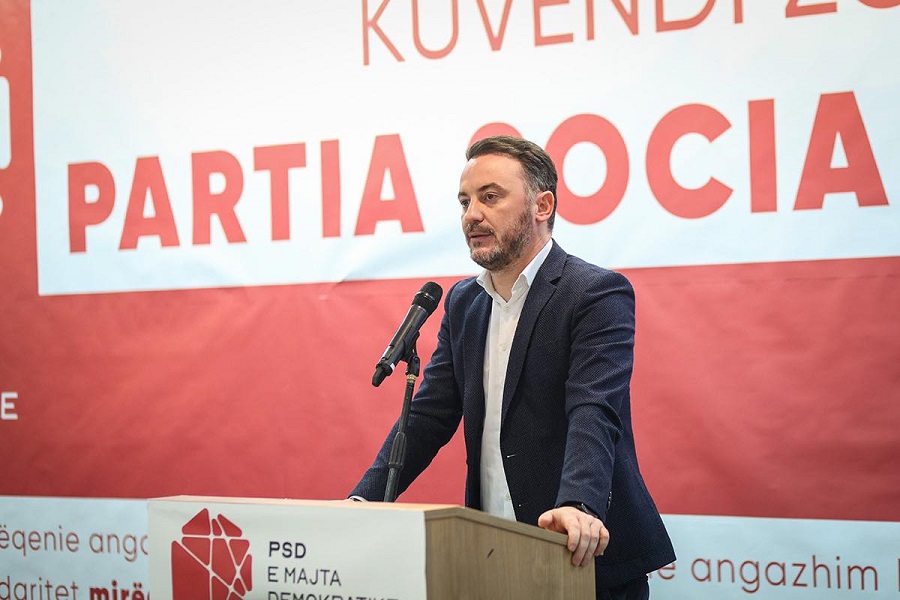 Molliqaj kritikon Krasniqin dhe Abdixhiku: Po flirtojnë me pushtetin autoritar të Kurtit