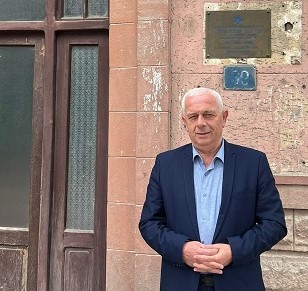 Nuk e ngriti në gjysmështizë flamurin për terroristët e vrarë në Banjskë, Serbia e çon në Gjykatë kryetarin e Bujanocit