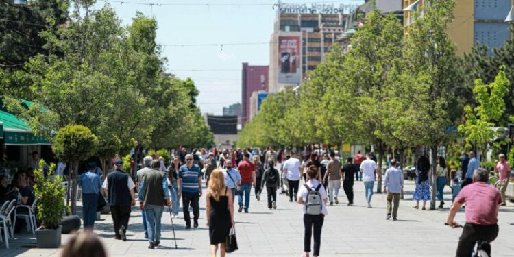 “Qytetarët është dashur të kallëzohen të vëmendshëm”, Kastrati thotë se për shtyrje të afatit për regjistrim vendos Qeveria